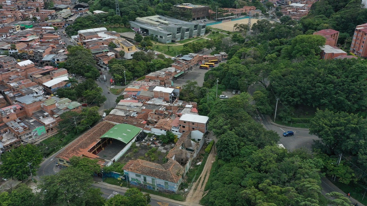 Megacolegio en la comuna 13 de Medellín