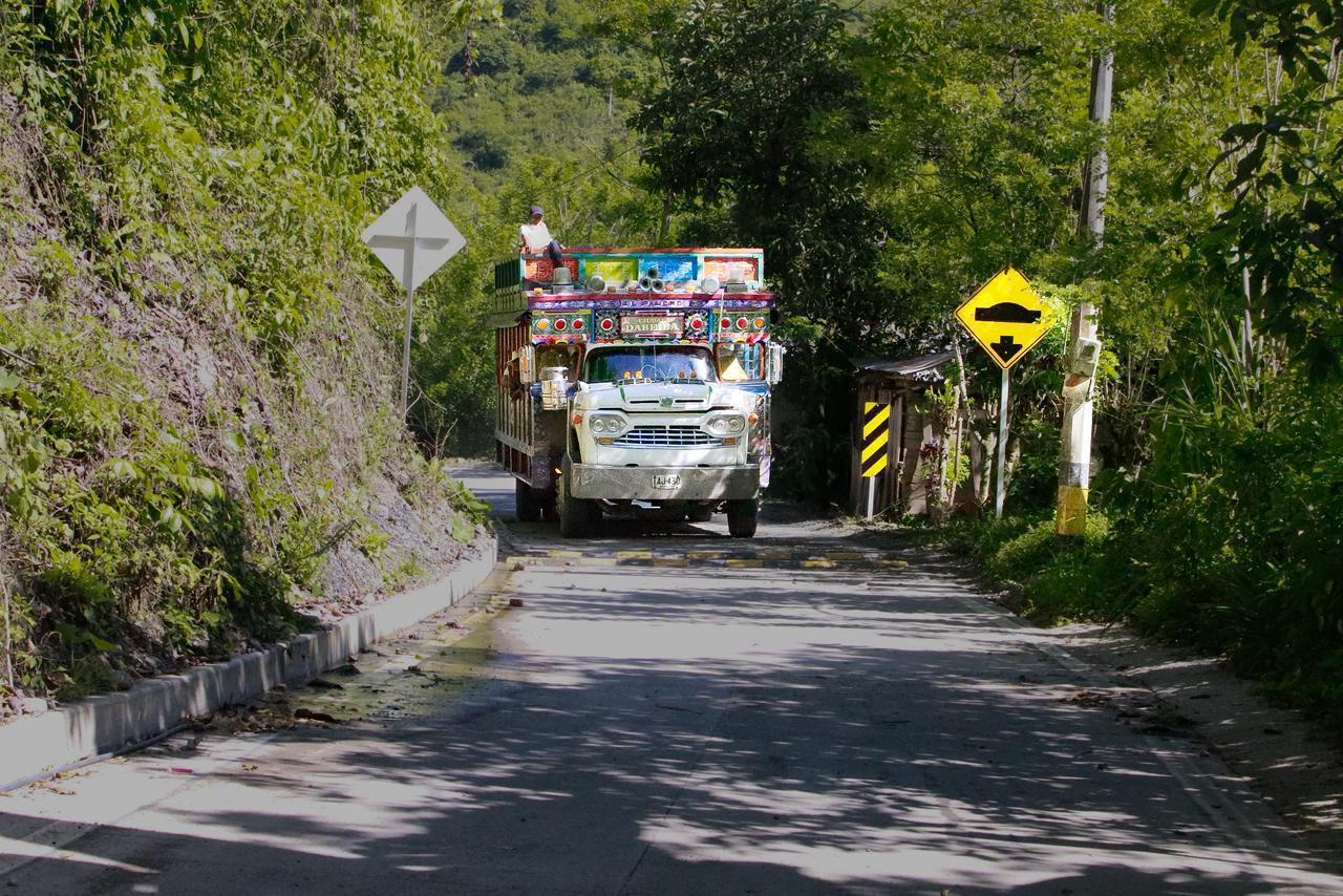 Entrega vía pavimentada Dabeiba - Camparrusia