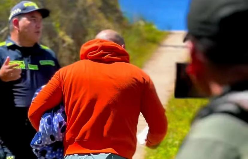 Detienen a gringo en Antioquia tras hallar en su poder 33 perros, 2 boas y 2 babillas en pésimas condiciones