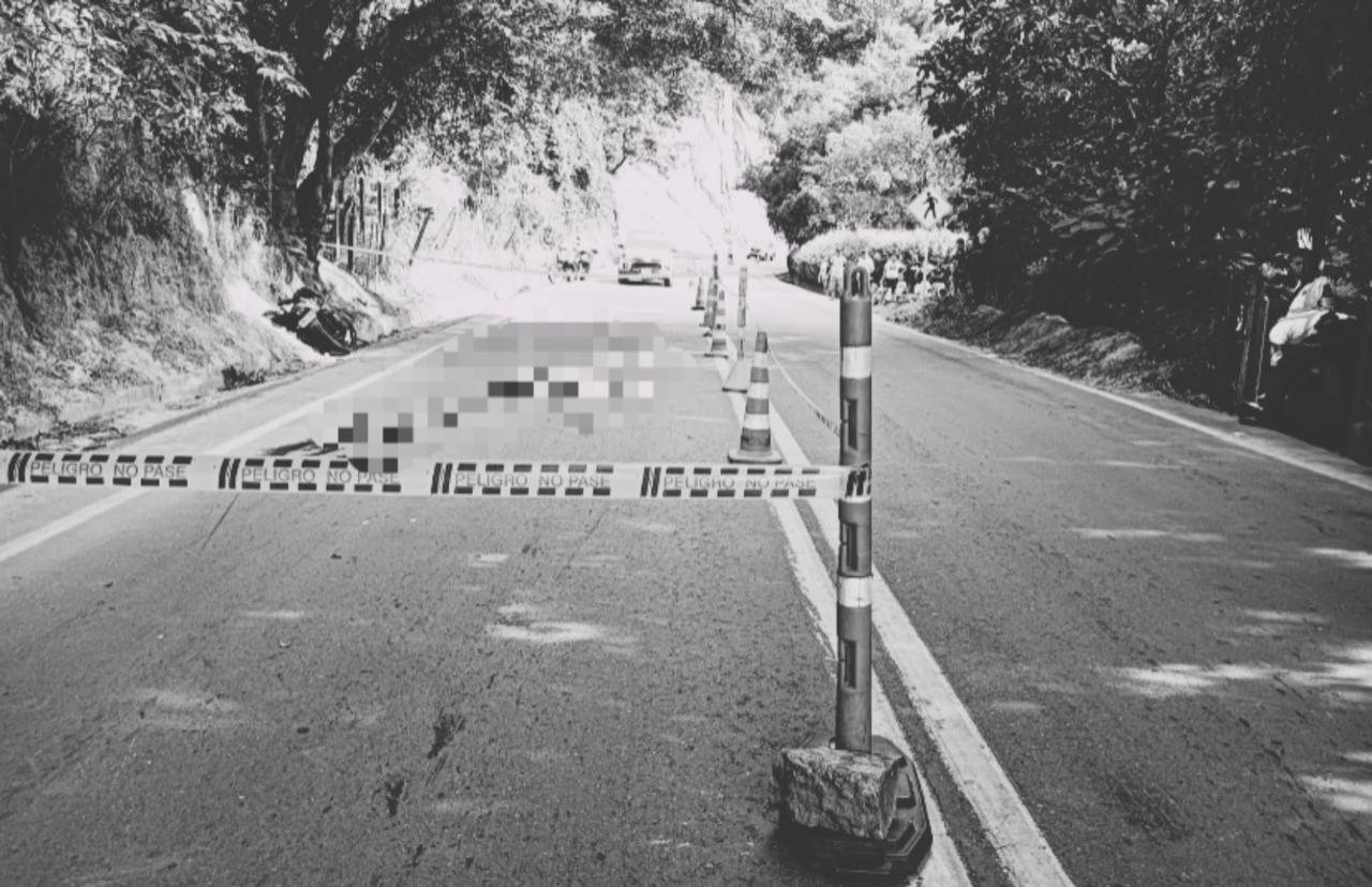 Siniestro en la vía Bolombolo–Santa Fe cobra una vida y deja dos heridos de gravedad