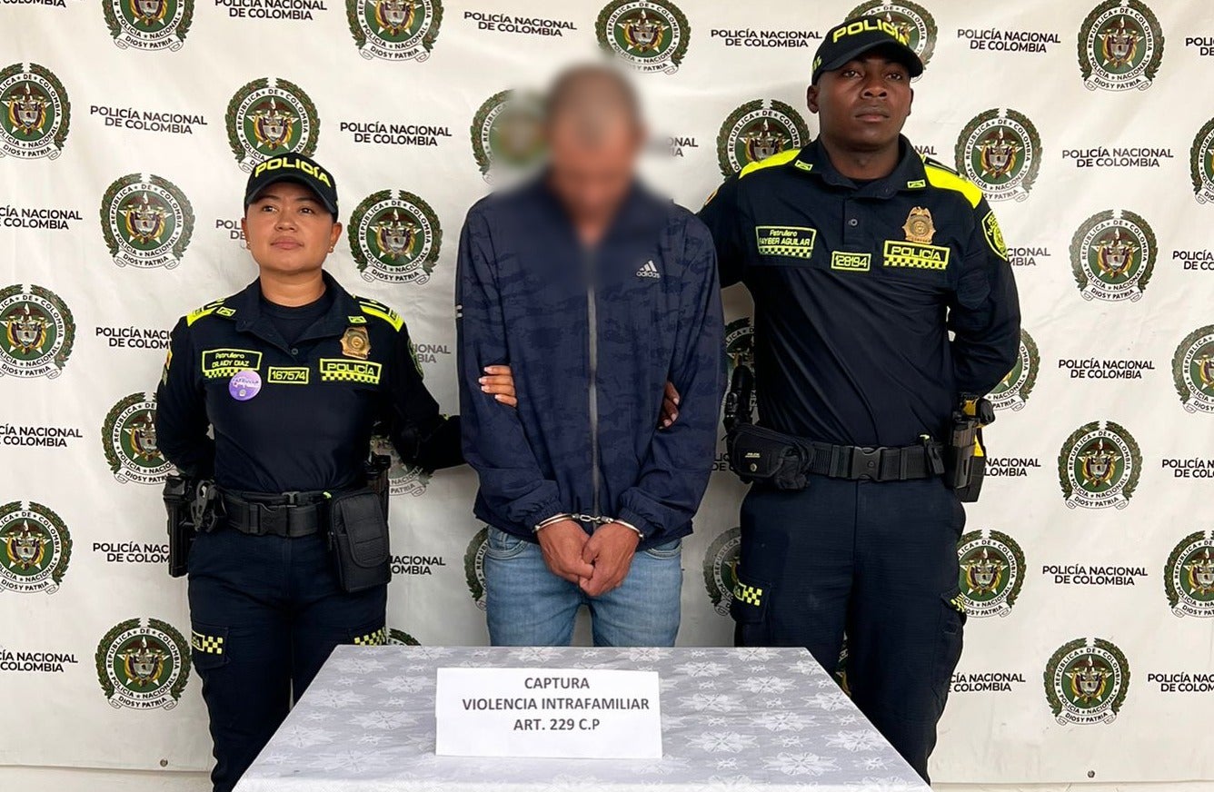 Capturan en Guatapé a hombre que roció límpido en la ropa de su expareja, la hostigó y la amenazó de muerte en su trabajo