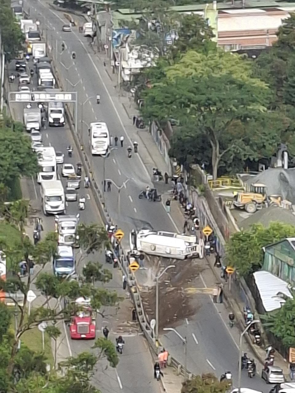 Accidente de tránsito en la autopista Medellín - Bogotá