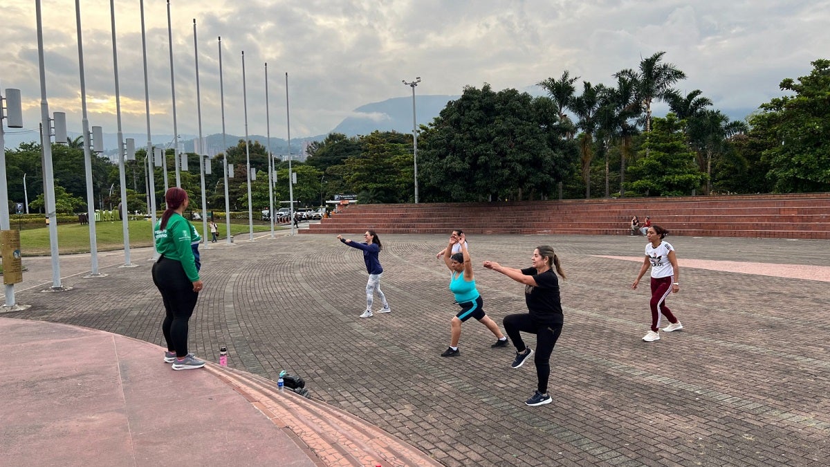 Actividades físicas en la Plaza Gardel