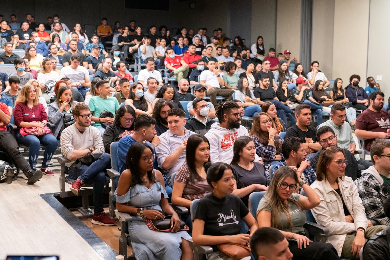 Cupos para el aprendizaje de habilidades digitales y dominio del inglés en Medellín