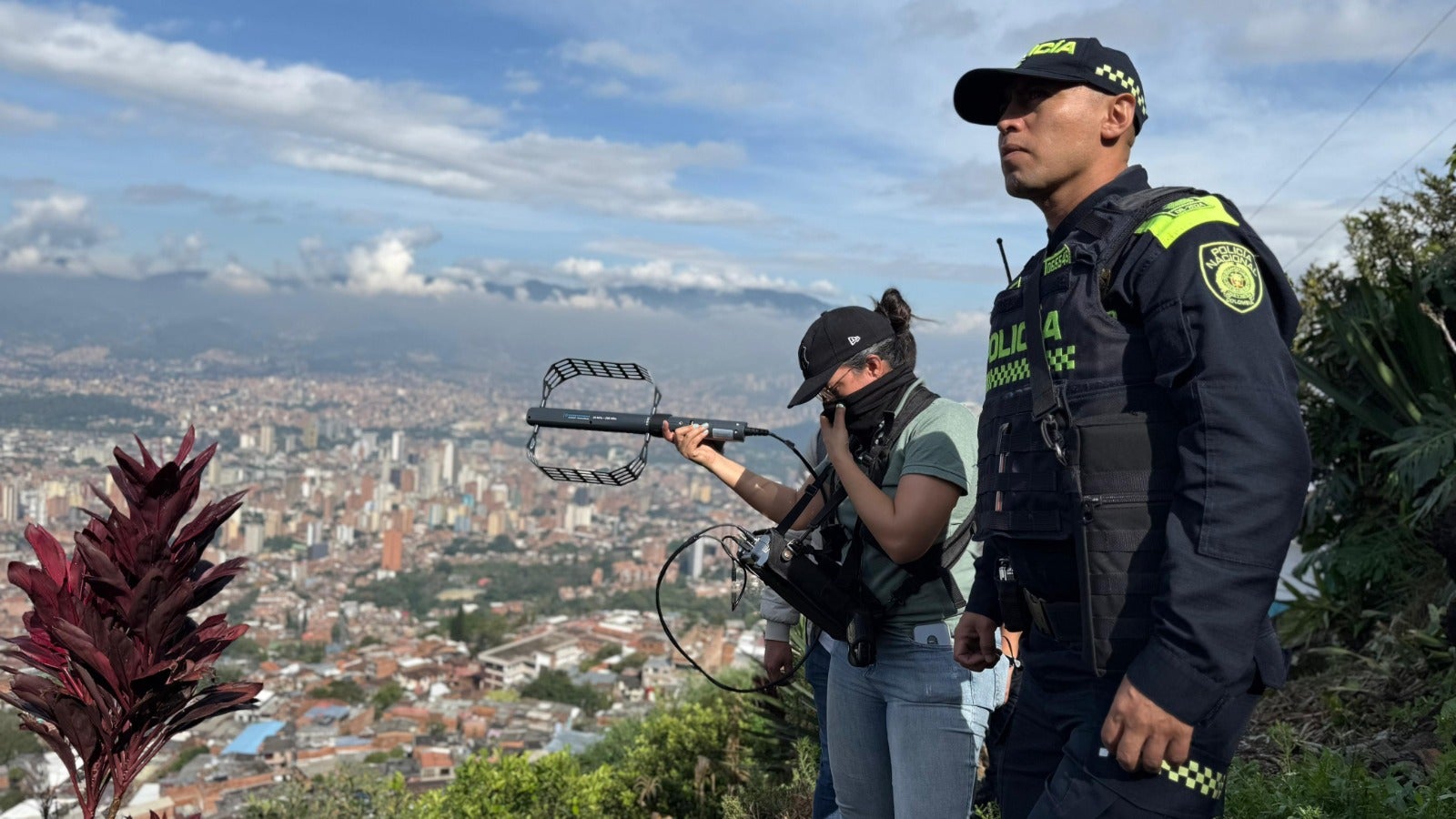 Las emisoras ilegales de Medellín que ponían en riego la comunicación aérea