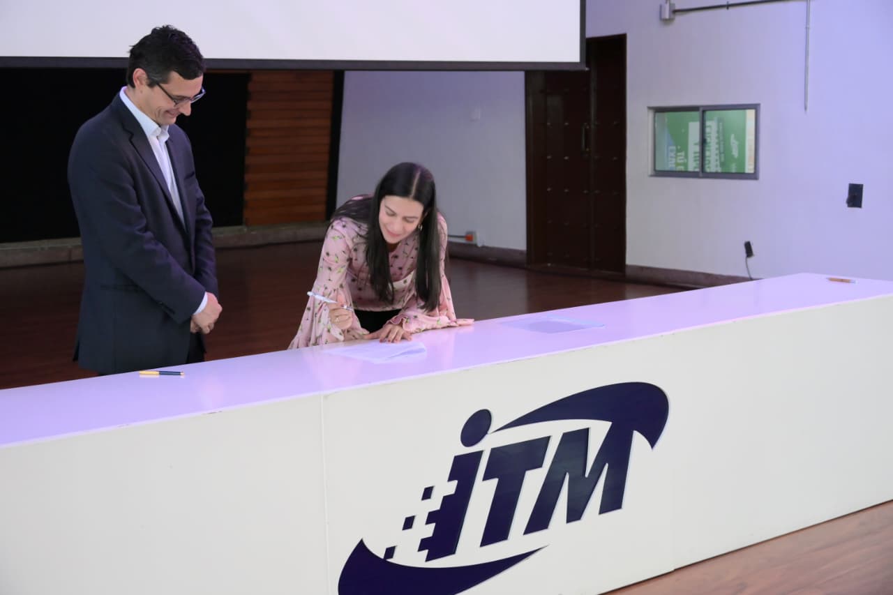 Cerca de 30 mil antioqueños aprenderán el manejo de inteligencia Artificial en Medellín