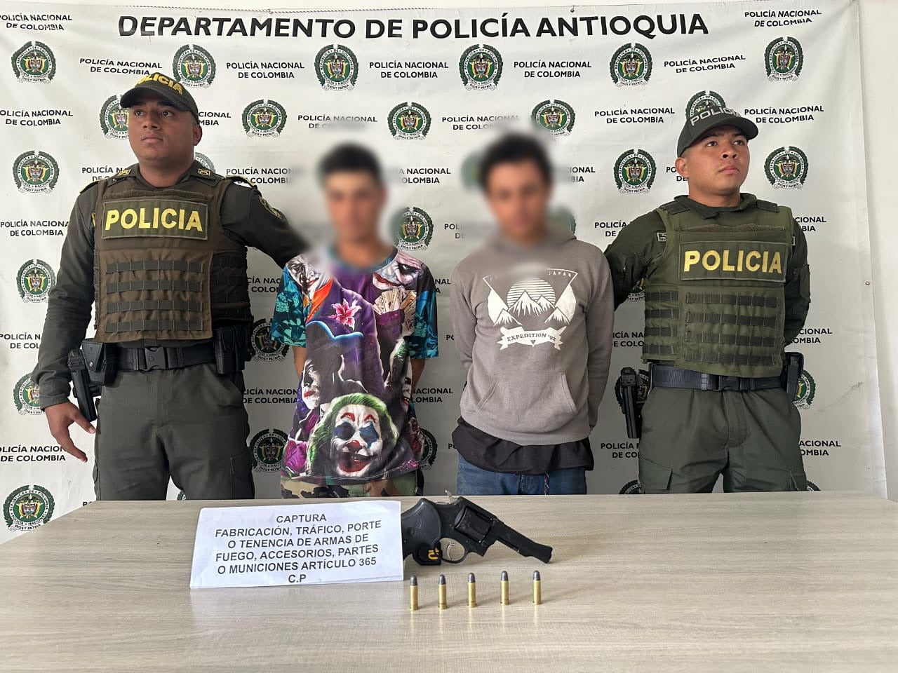 Dos presuntos sicarios fueron capturados mientras esperaban a su víctima en una vivienda de Sonsón