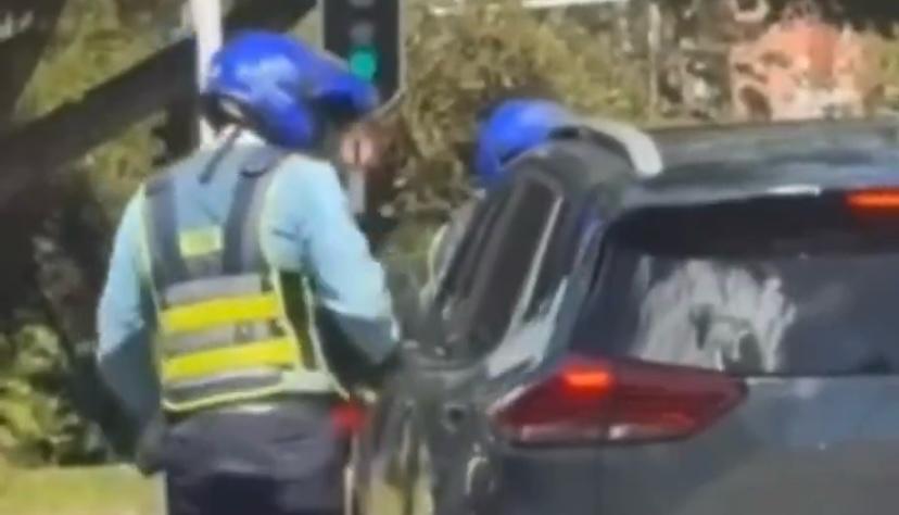 Funcionario de tránsito será sancionado por conducta violenta tras evasión de pico y placa en Medellín