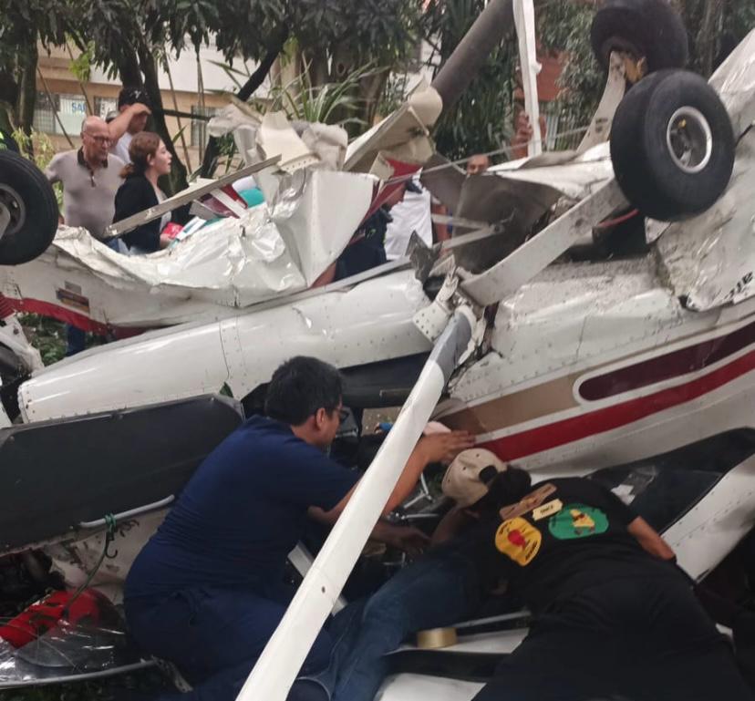 Revelan audio de piloto previo a accidente aéreo en Medellín: intentó aterrizar de emergencia en el estadio tras comunicarse con la torre