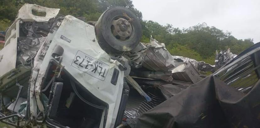 Conductor de camión vivió minutos de terror al quedarse sin frenos en Fredonia; salió ileso