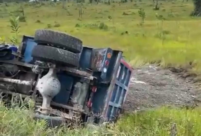 Colisión frontal entre buseta y volqueta en la vía Quibdó-Istmina deja 2 muertos y 5 heridos