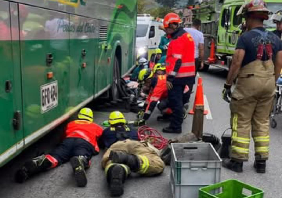 Accidente de tránsito en la vía Túnel de Occidente de Medellín