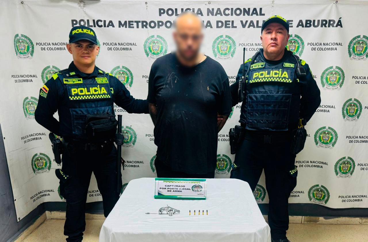 Estadounidense intentó escapar de la Policía en Laureles: portaba un revólver calibre 22 con cinco cartuchos