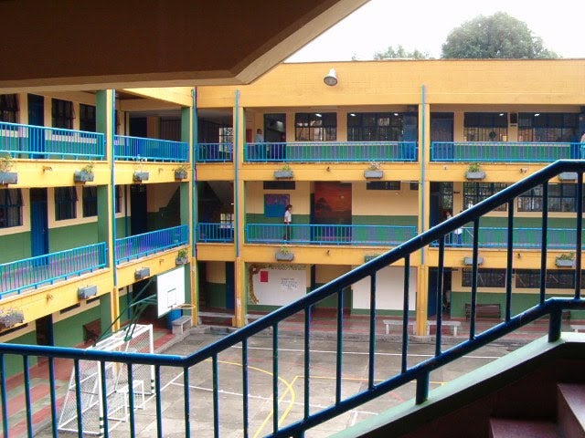 Amenazan a una profesora en Medellín