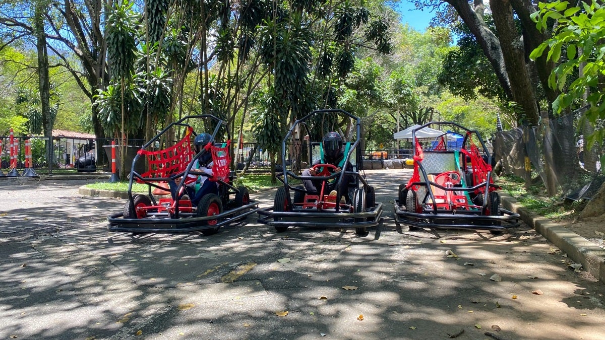 Buggies familiares en el Parque Norte de Medellín