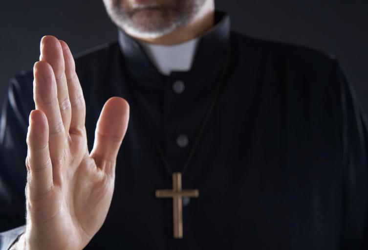 Sacerdote amenazados en Medellín