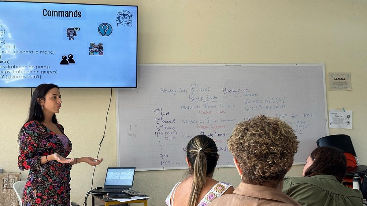 Docentes de colegios oficiales de Medellín podrán fortalecer su inglés