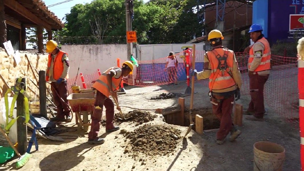 Obras de redes de acueducto y alcantarillado en Bello