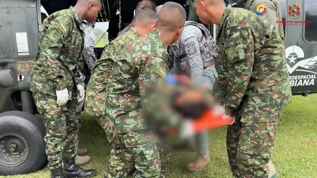 Uniformados evacuados tras combares en Antioquia