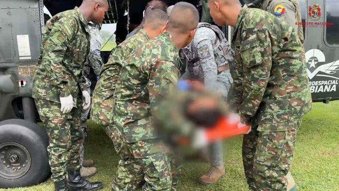 Uniformados evacuados tras combares en Antioquia
