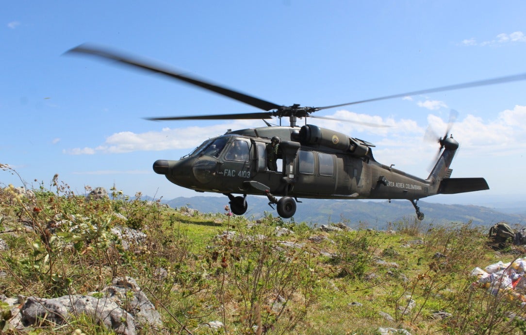 Helicóptero del Ejército realizó aterrizaje de emergencia en el Bajo Cauca por fallas mecánicas