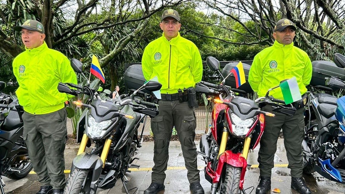 Entrega de nuevos vehículos a la Policía en Medellín