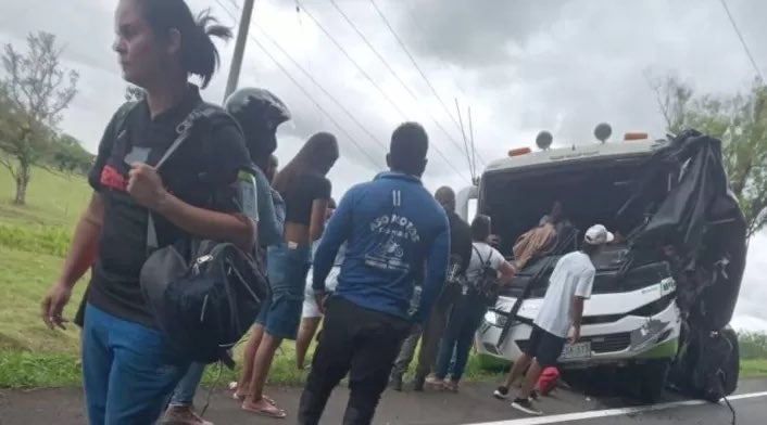 Conductor del bus permanece en estado crítico tras accidente en vía Chigorodó–Mutatá