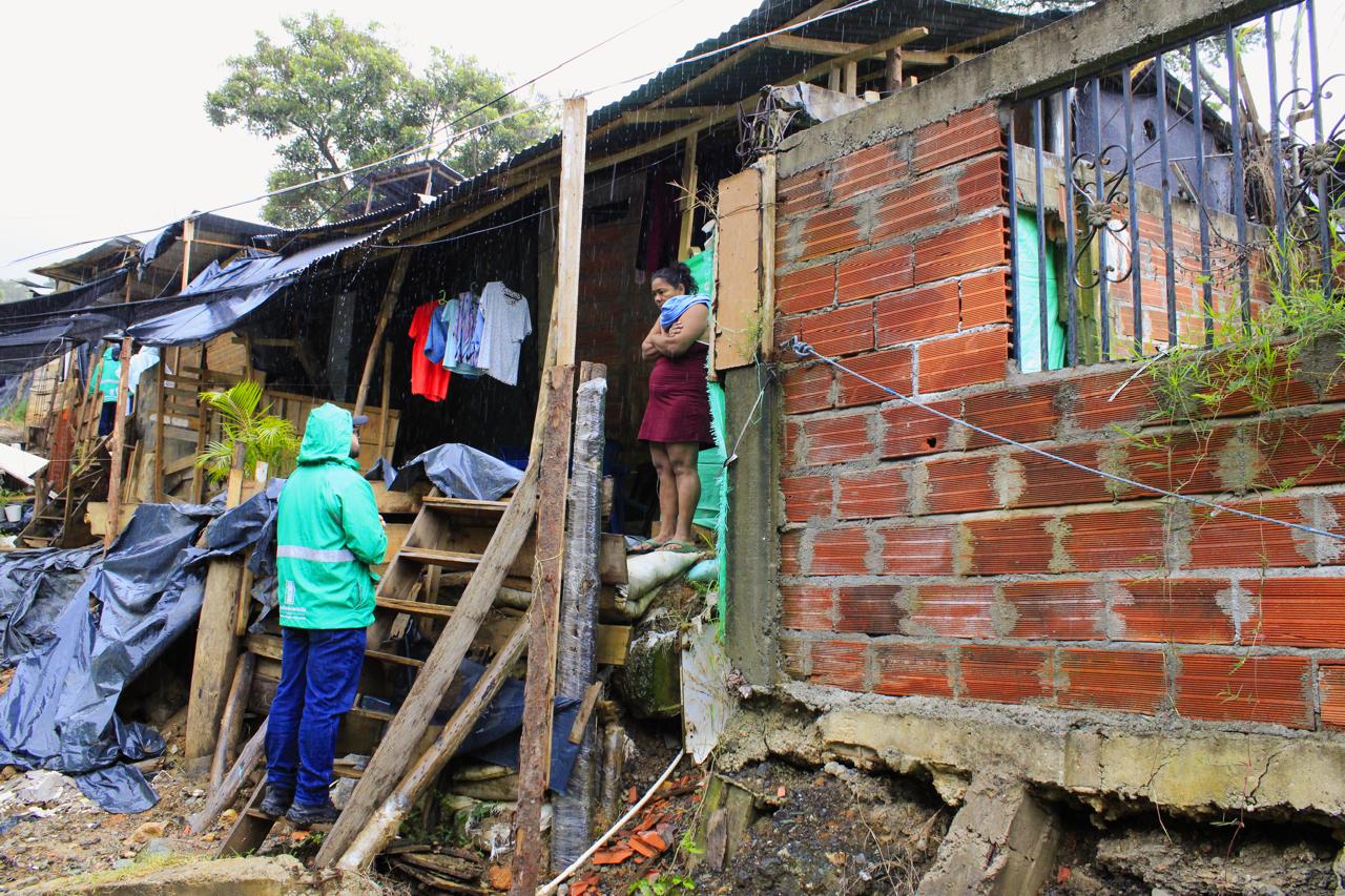 Ante la segunda temporada de lluvias, Medellín refuerza las visitas a zonas de alto riesgo por quebradas