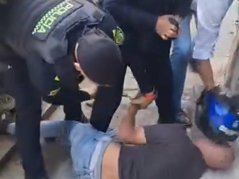 Intento de fleteo a pareja de adultos mayores terminó en linchamiento y balacera en La Floresta; hay cuatro heridos