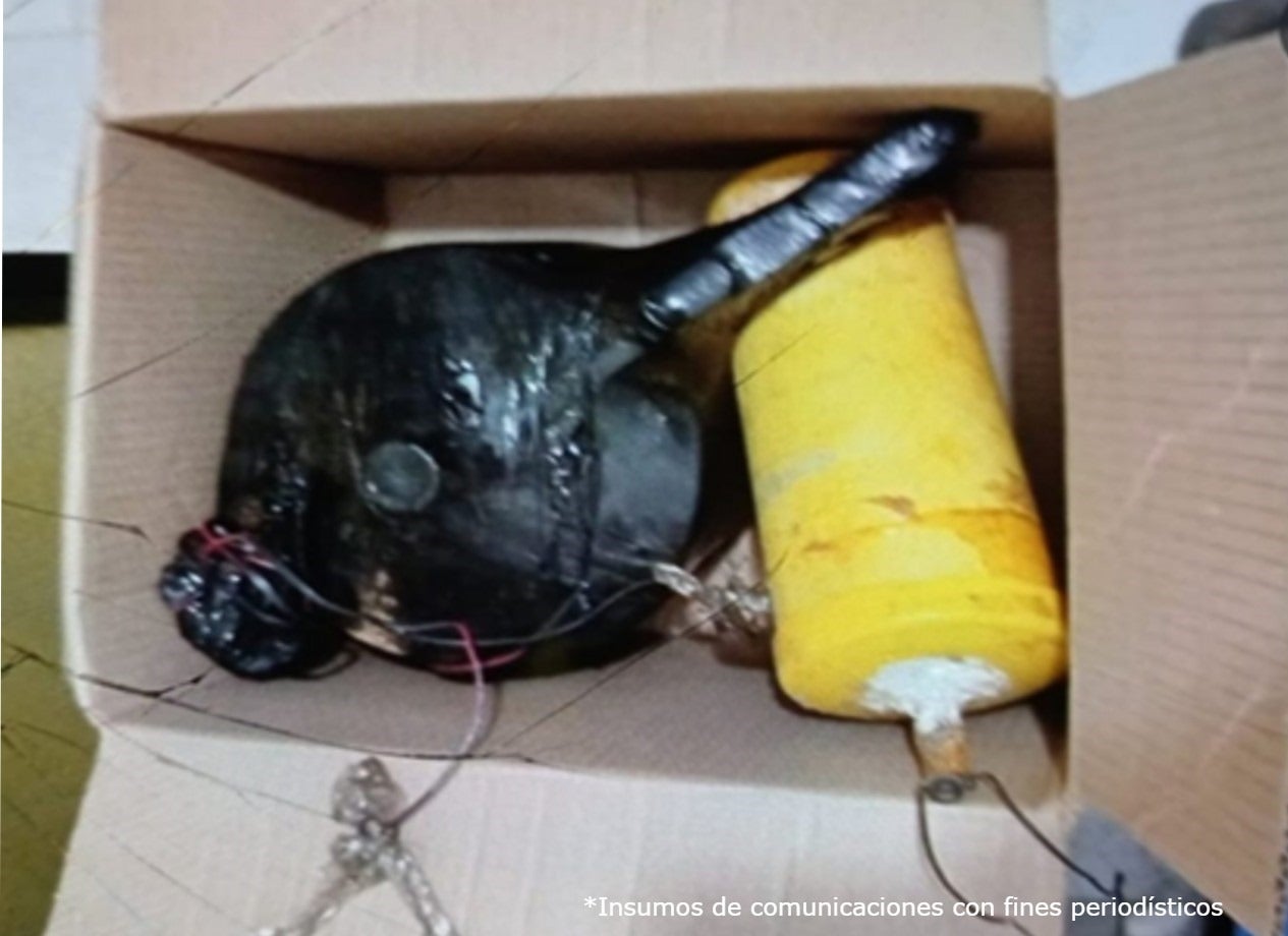 [FOTOS] A prisión hombres que instalaron olla bomba con metralla en la estación de Policía de Amalfi