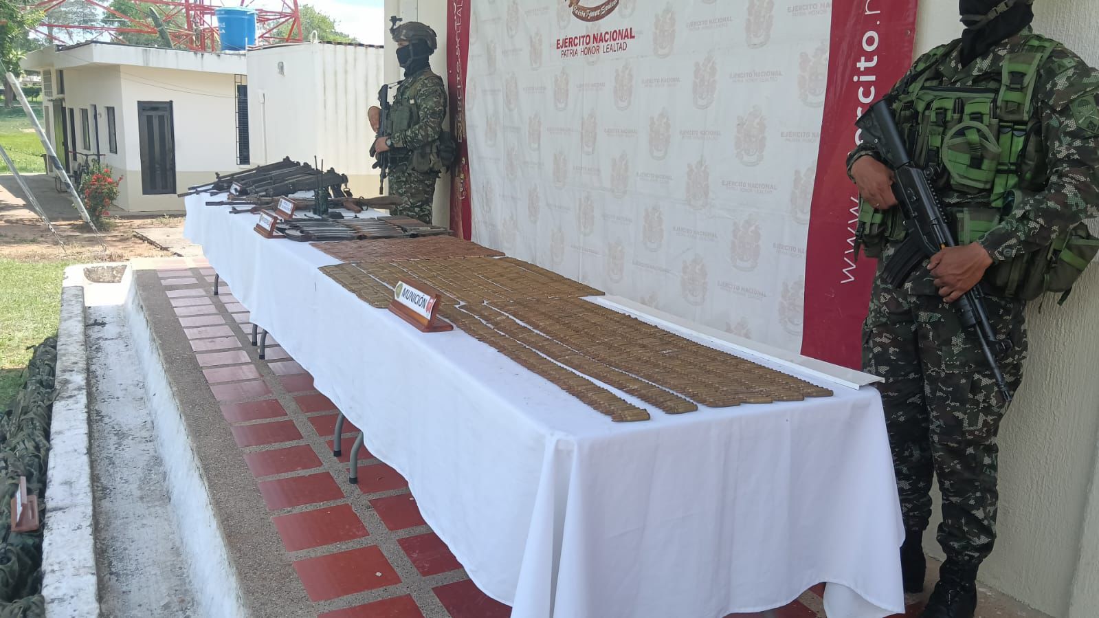 [FOTOS] Combates en Valdivia: Muere un integrante del Clan del Golfo y un soldado resulta herido