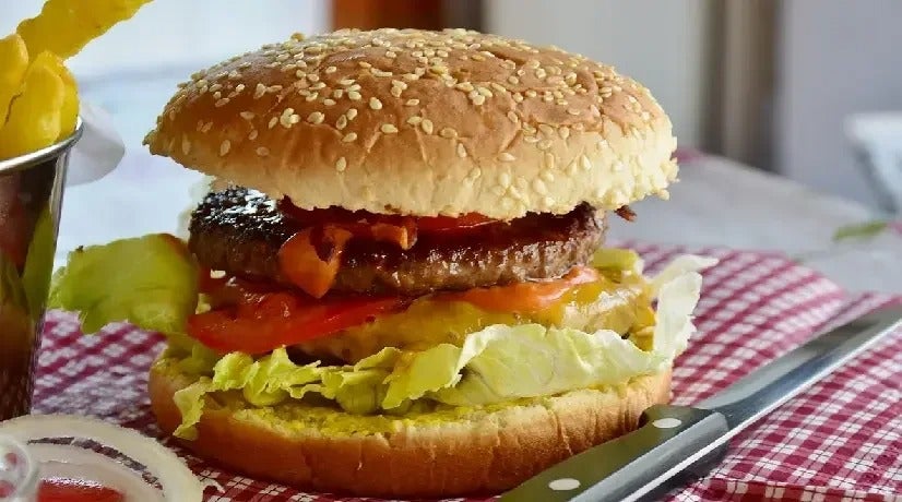 ¡Sin agua no hay hamburguesa! comerciantes de comida rápida, en alerta por corte a 1.1 millón de personas