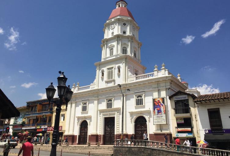 Investigan fuerte olor en Caldas, Antioquia