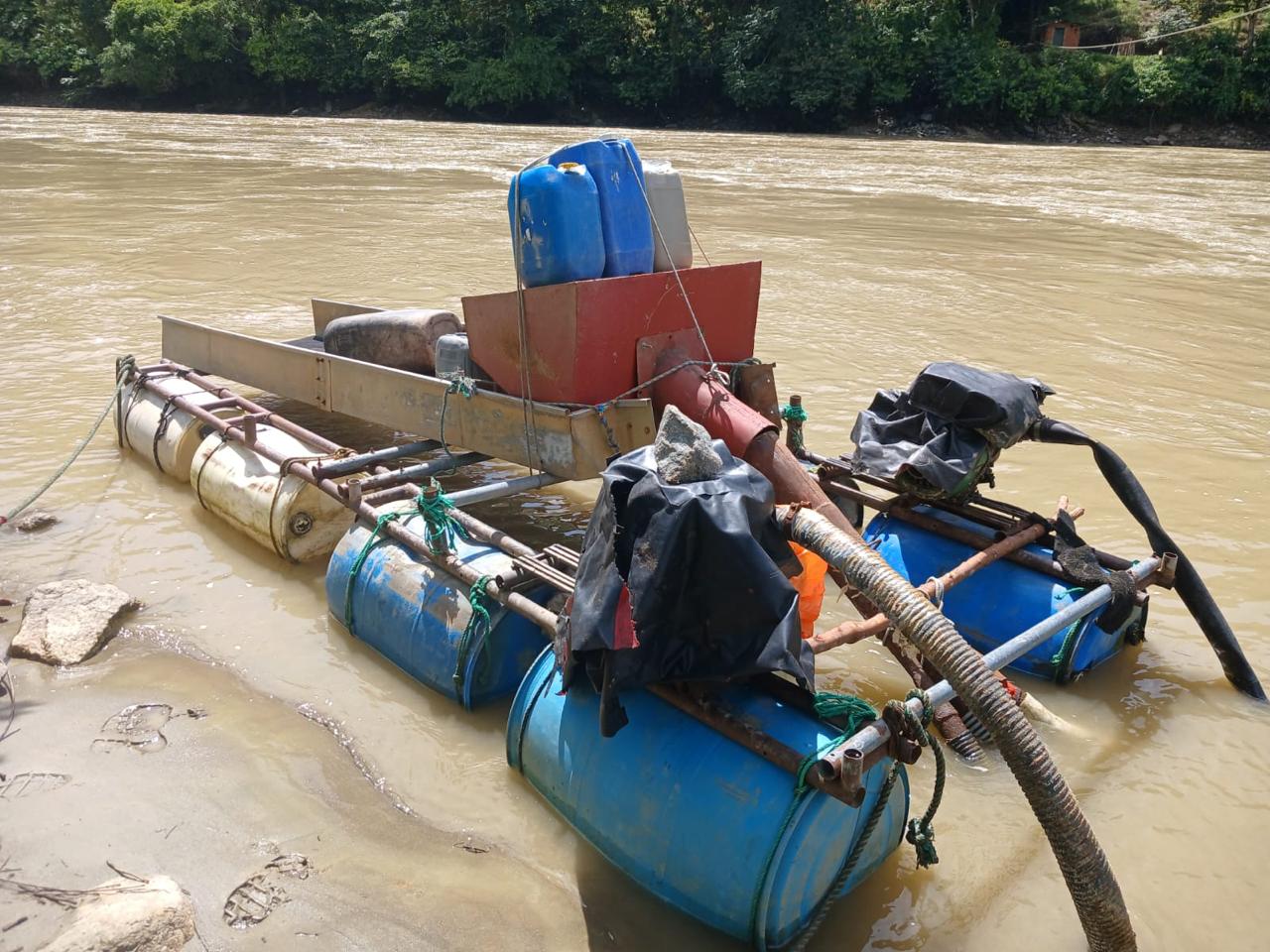 [FOTOS] Destruyen maquinaria de $800 millones del Clan del Golfo que extraía más de 11 kilos de oro mensual en Antioquia