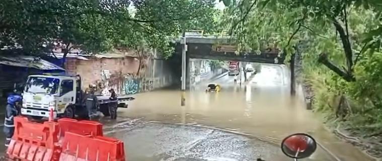 Mujer atrapada en su carro en el soterrado de la Feria de Ganado revive el drama de la pareja ahogada en 2023