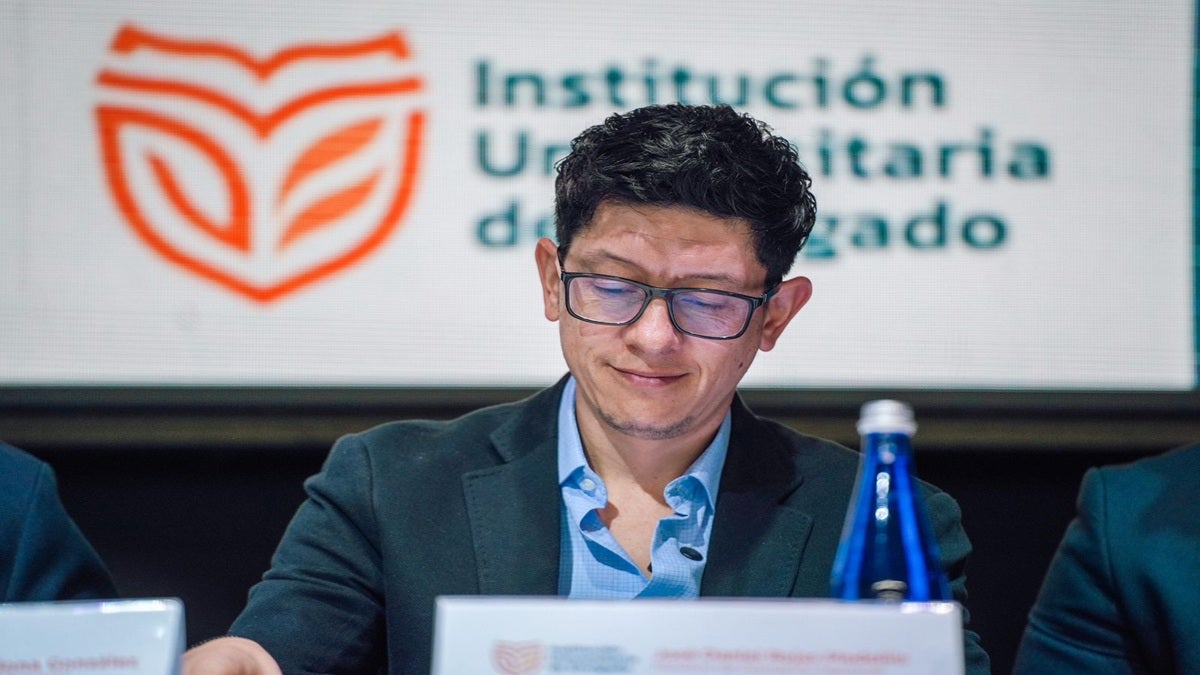 Juzgado de Medellín sancionó con tres días de arresto al ministro de Educación por no acatar un fallo.