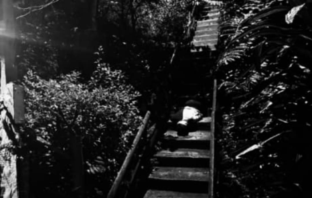 Lo mataron y lo dejaron en unas escaleras en el barrio Robledo Aures de Medellín