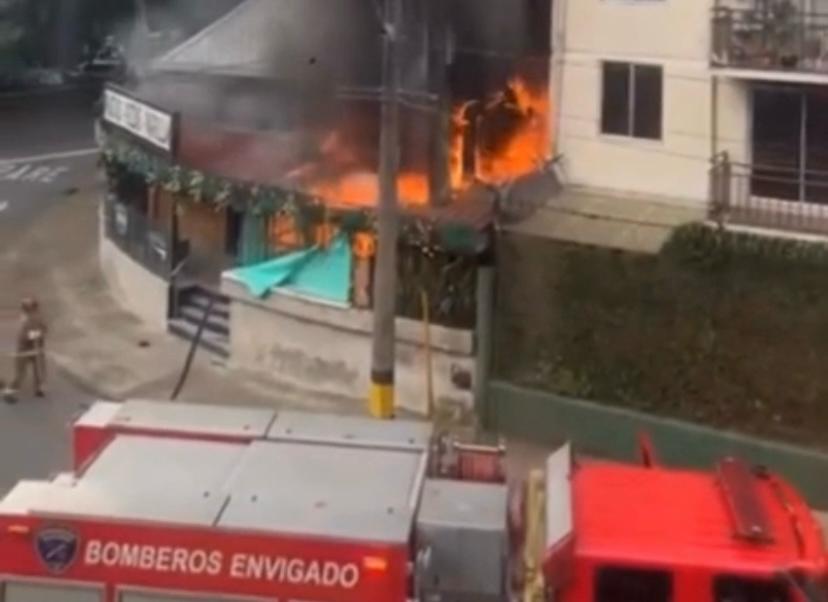 Mesero sufre graves quemaduras tras explosión de gas que calcinó un tradicional restaurante italiano en Envigado