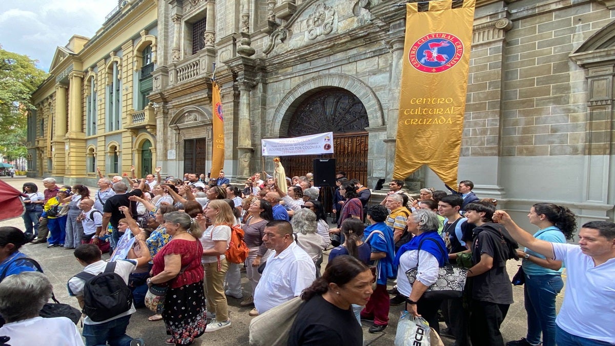 Más de 100 católicos realizaron platón en contra de la feria de brujería de Comfama