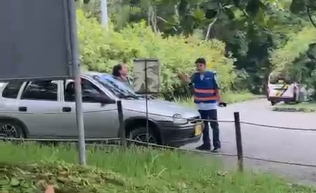 Agresión de una conductora a un estudiante en Bello