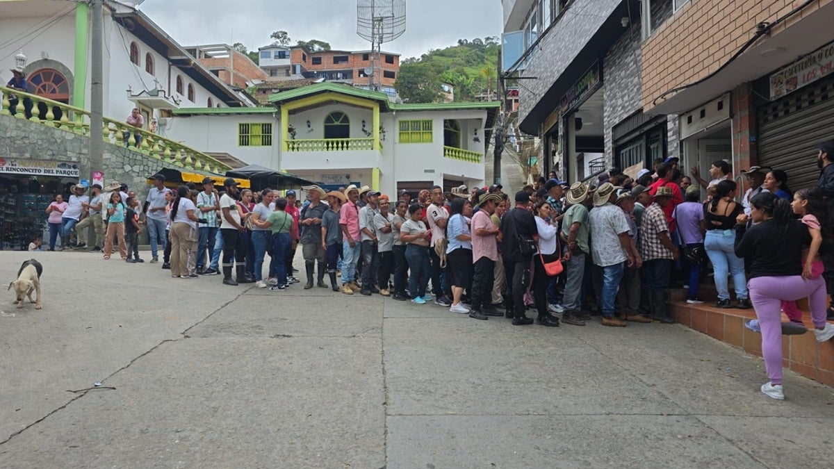 Cinco municipios de Antioquia reportan la llegada de comunidades desplazadas por el accionar de grupos armados ilegales