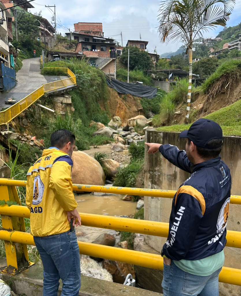 115 llamadas por lluvias en Medellín: Belén y Laureles, las comunas más afectadas y siguen siendo monitoreadas