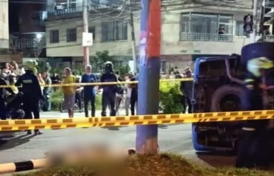Presunto fletero murió embestido por un conductor en el barrio Belén de Medellín