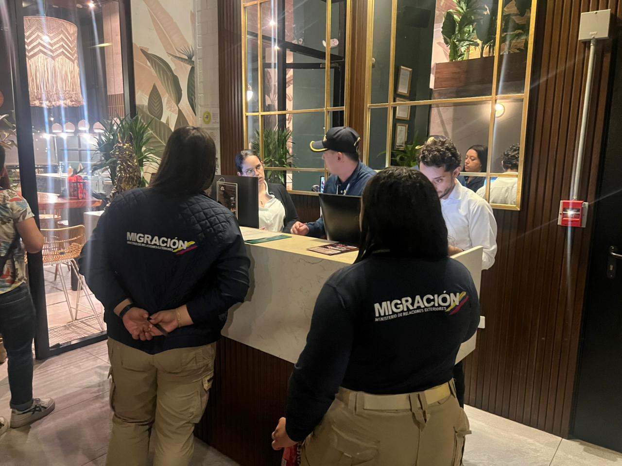 Operativo de Migración Colombia en hoteles de Medellín
