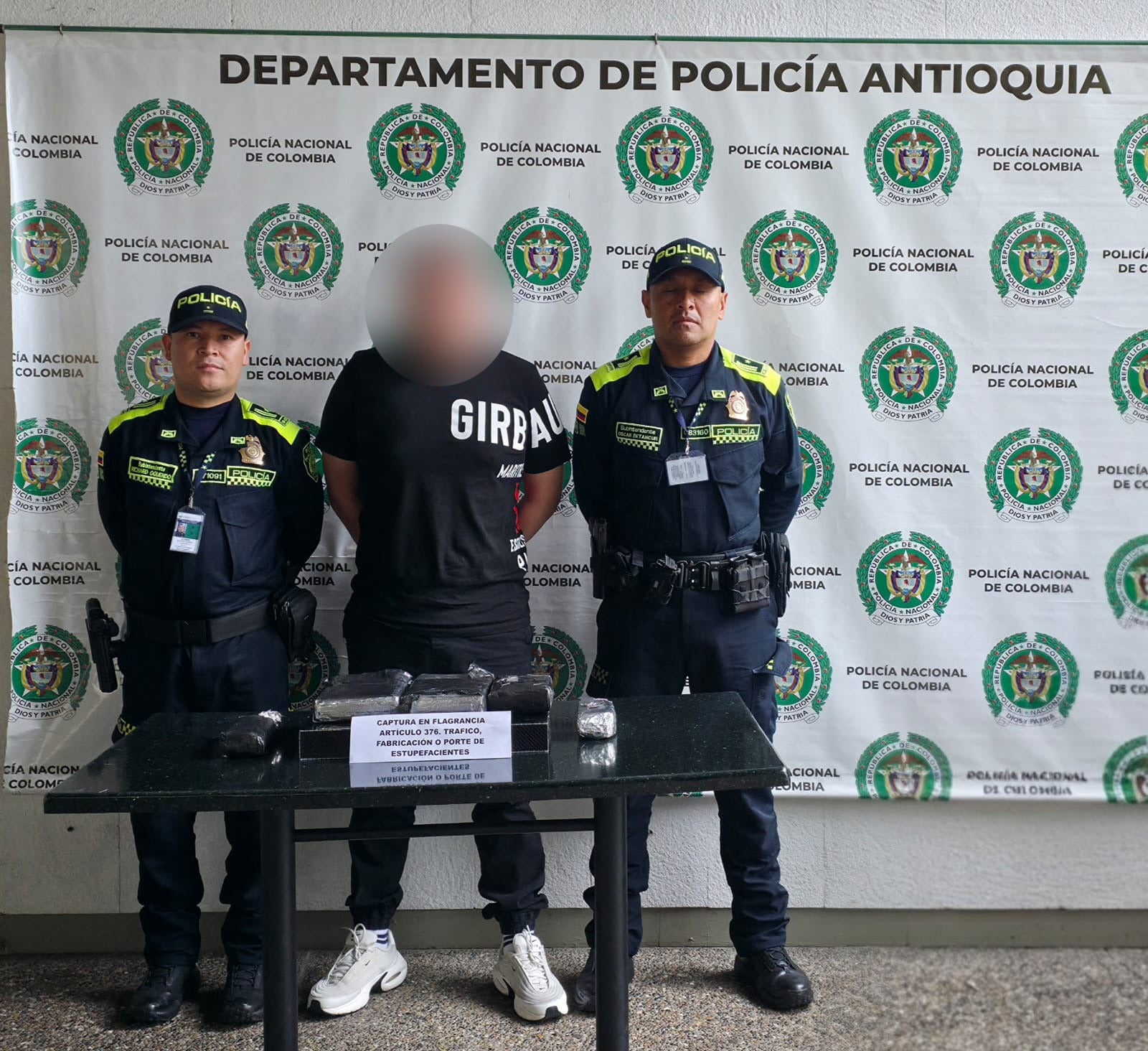 Capturaron a dos personas que pretendían transportar droga en Rionegro