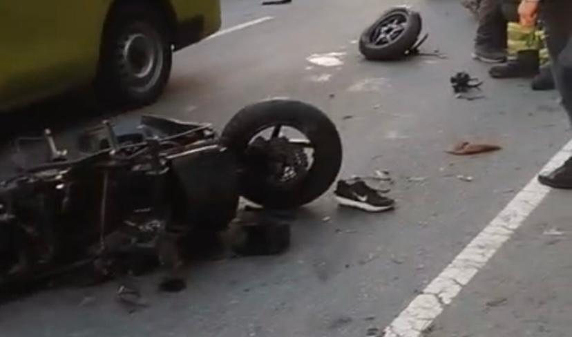 Motociclista sufrió amputación de brazo en fuerte colisión en Robledo; hay seis heridos