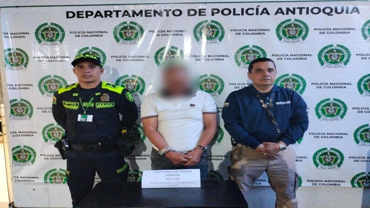 Capturado en Aeropuerto, hombre que era requerido por actos sexuales con menor de edad