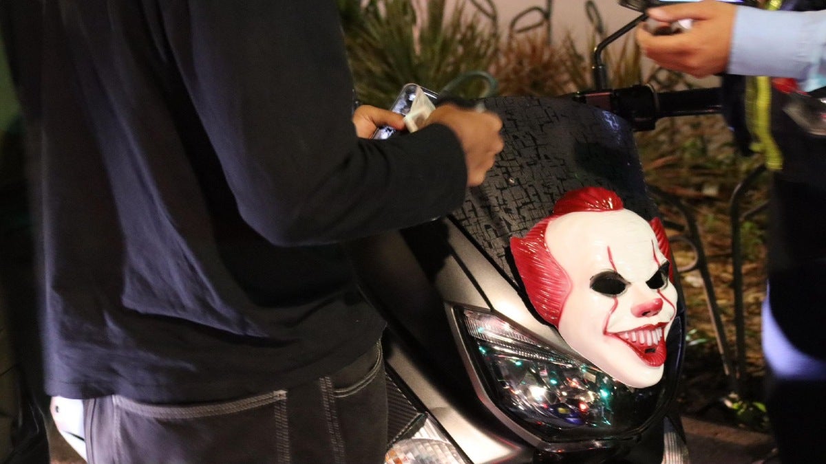 Controles de autoridades en Halloween en Medellín