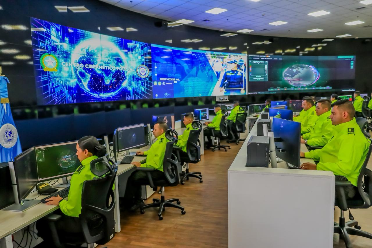 Ataques cibernéticos y apoyo de la policía