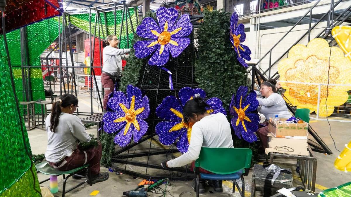 Alumbrados de Medellín tejidos por artesanos de EPM